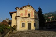 09 Passo sul sagrato accanto al' Vecchio Cimiterio e cappella di San Rocco della Comune'